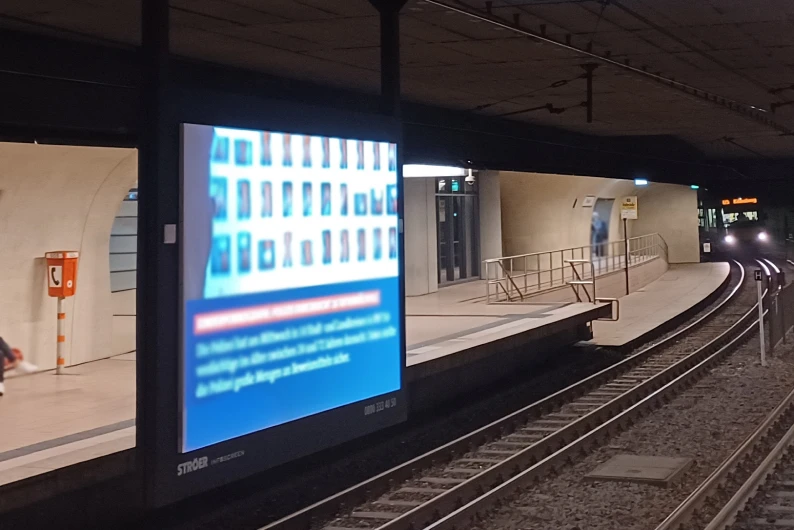 Ströer Infoscreen am U-Bahnhof