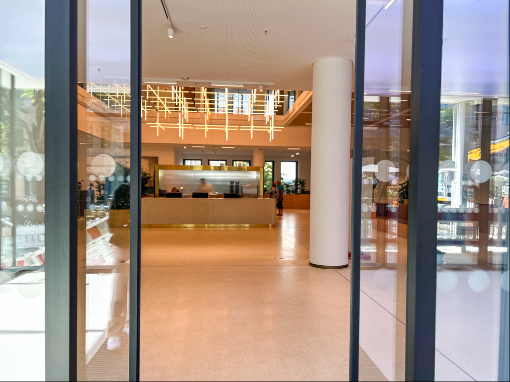 Eingangsbereich Sparkasse Nürnberg - Quelle: Sparkasse Nürnberg