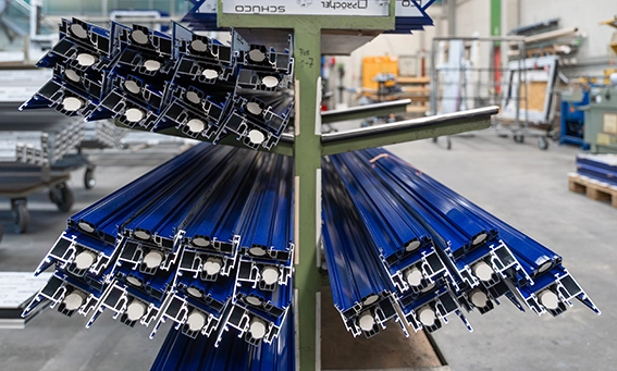 Verschiedenen blaue Aluminium-Systemprofile