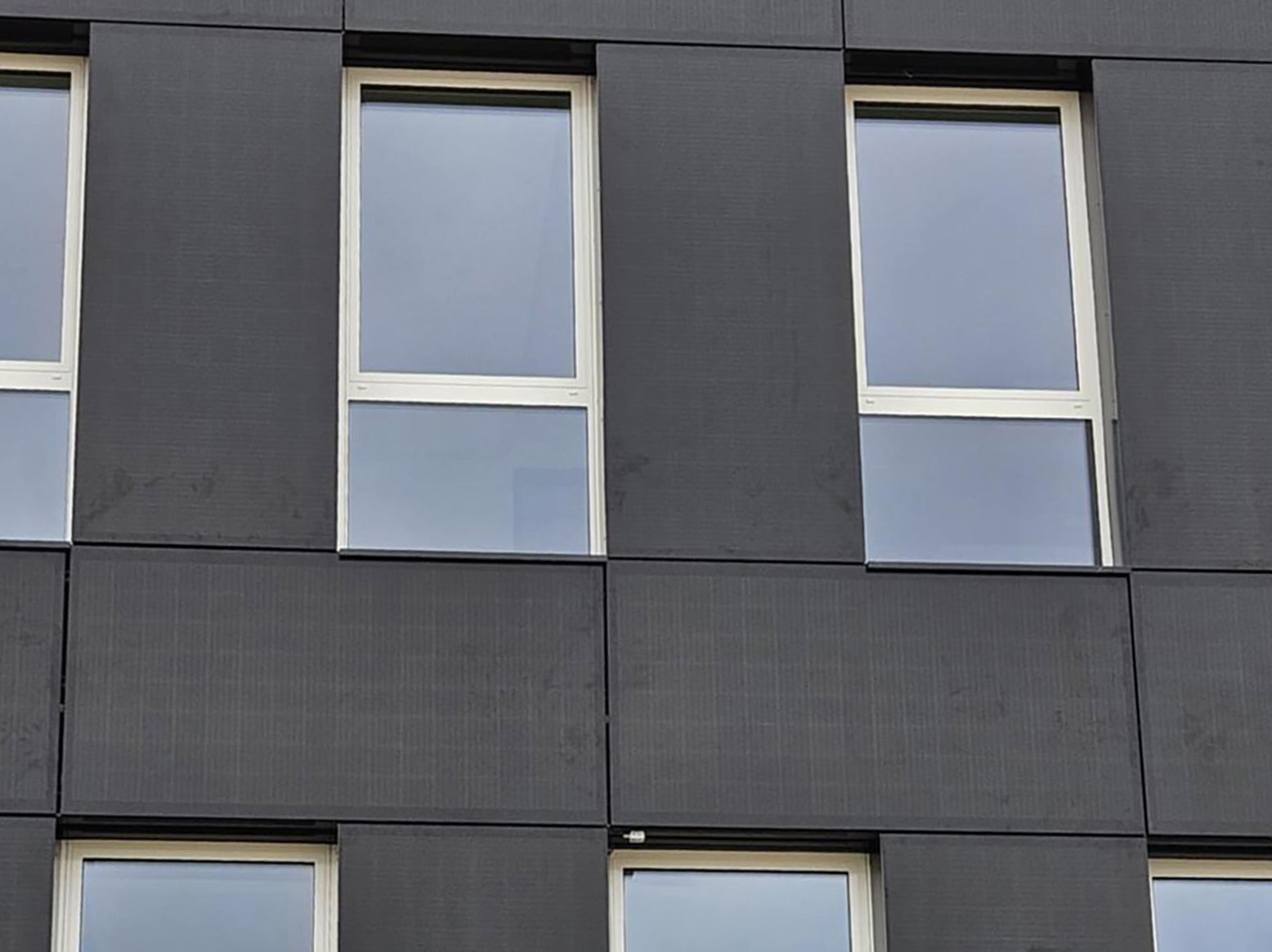 Bauwerkintegrierte Photovoltaik in der Fassade