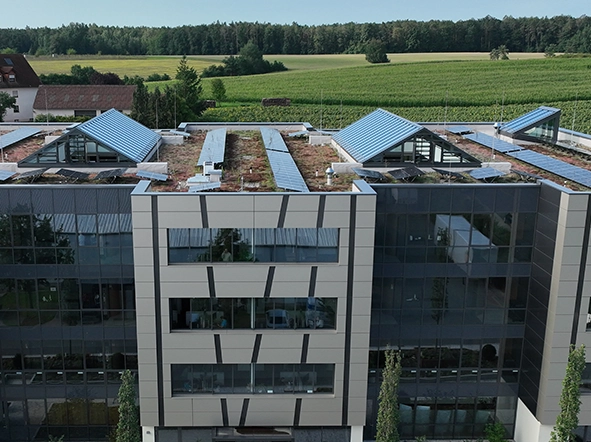 Ansicht Dachaufbau Gebäude Thomann