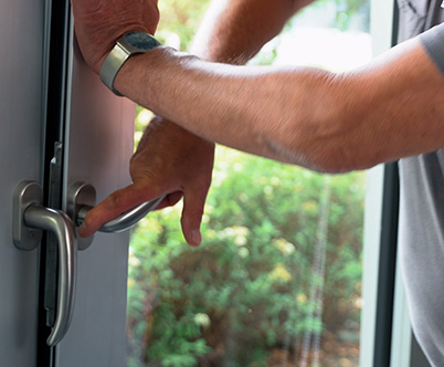 Fenster beidhändig schließen